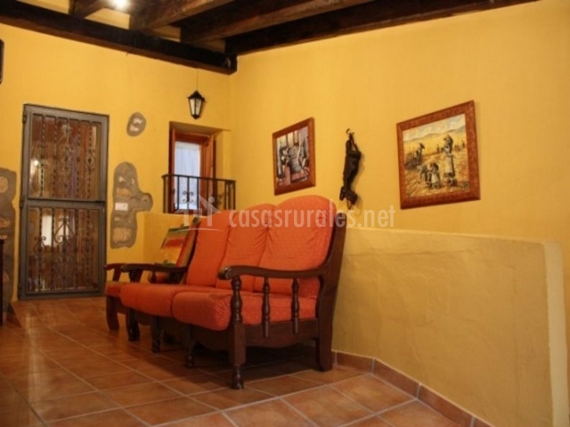 Sala De Estar Naranja ~ Sala de estar con sillones tapizados en color naranja Sala De Estar Naranja ~ Sala de estar con sillones tapizados en color naranja