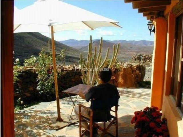 Porche con vistas al jardín (Casasrurales.net)