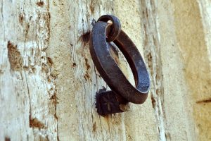 Puerta de origen medieval