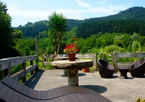 Terraza mirador con muebles vanguardistas