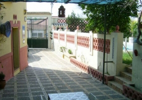 Piscina y vista exterior