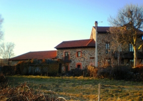 La fachada desde el lateral