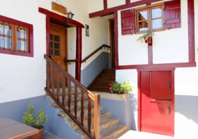Escaleras de acceso a la casa