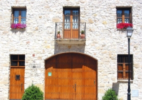 Fachada de la casa rural