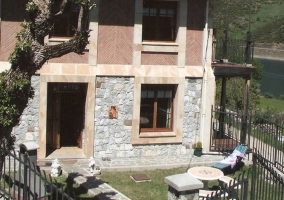 Fachada de la casa rural