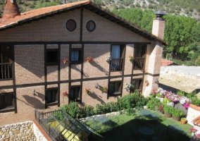 Sala común con chimenea y piano