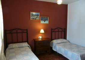 Habitación con cama de matrimonio