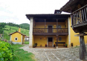 Fachada y patio interior