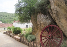 Exterior de la casa con rueda