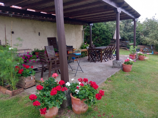 Zona atechada en el jardin