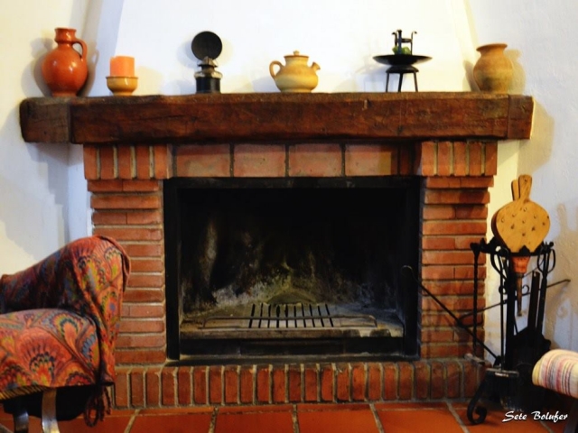 Sala de estar con chimenea