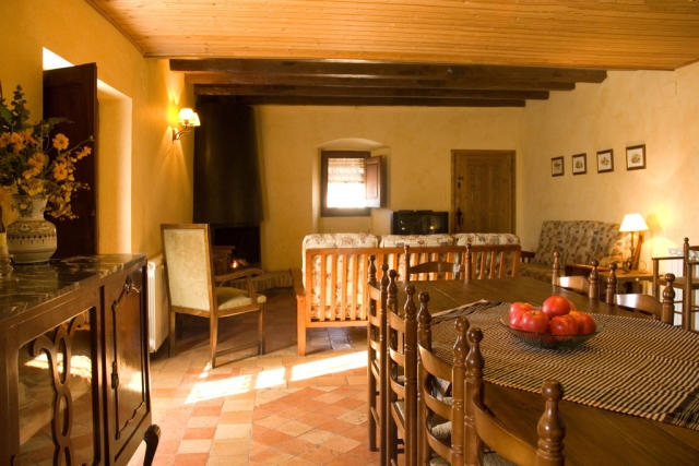 Sala amplia con sillones 