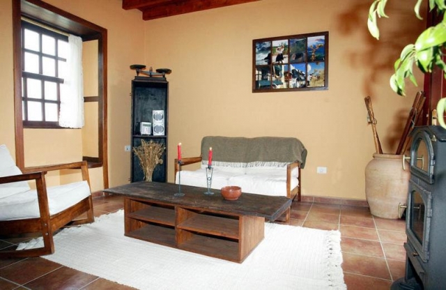 Sala amplia con sofas 