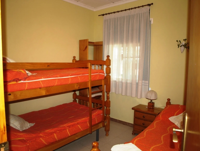 Dormitorio con literas