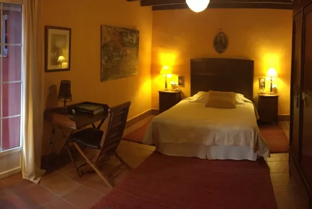 Cuarto doble con terraza común