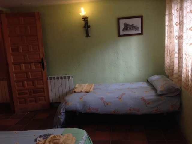 Dormitorio con camas individuales