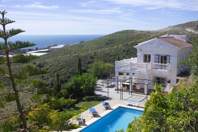 Piscina y exteriores