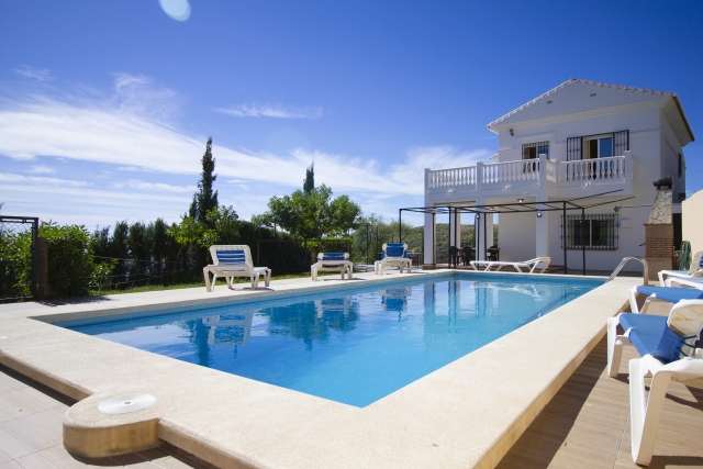 Piscina y exteriores