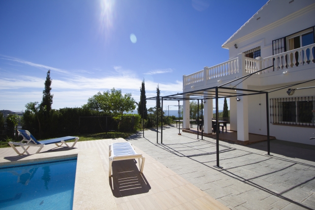 Piscina y exteriores