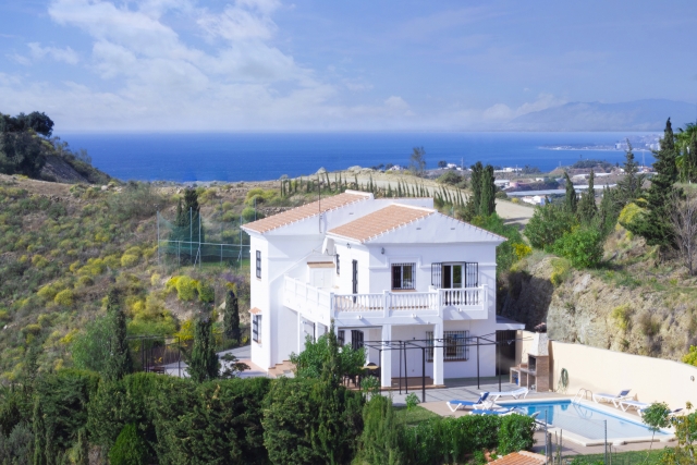 Piscina y exteriores