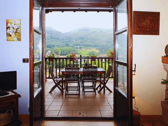 Sala amplia con vistas