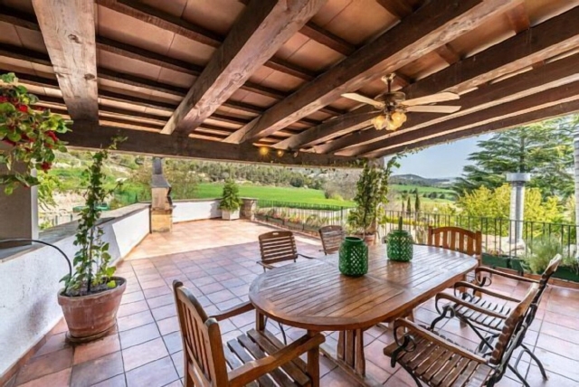 exterior con barbacoa