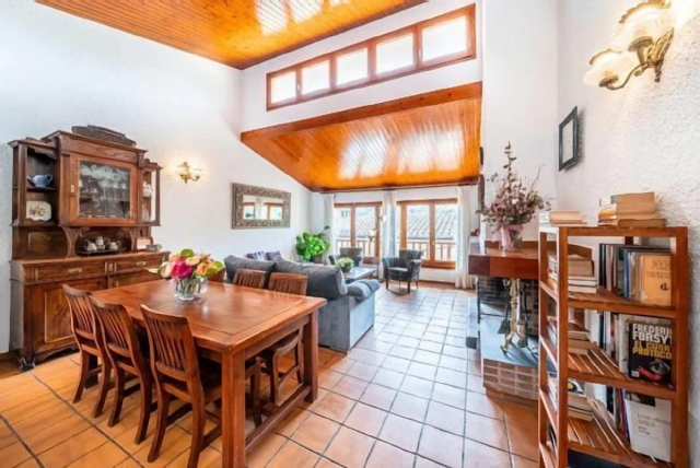 Sala amplia con espacios 