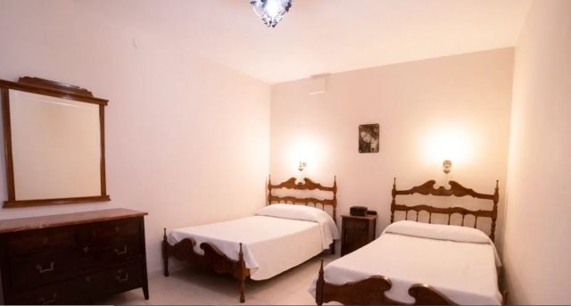 Dormitorio con dos camas