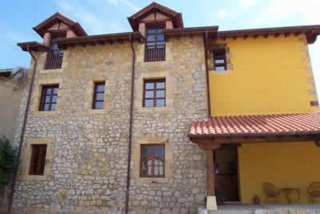 Detalle de la fachada de piedra