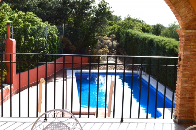 Piscina desde el porche