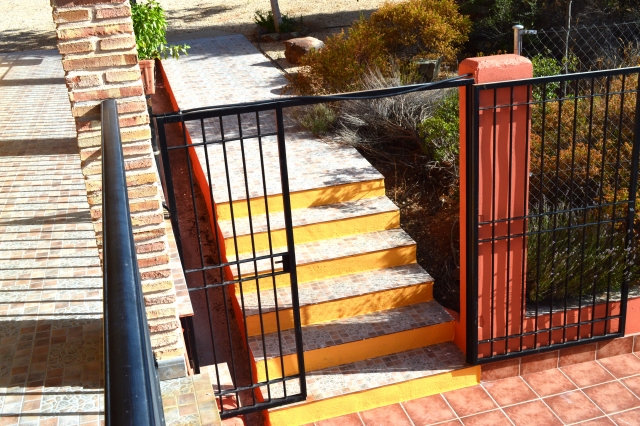 Acceso cerrado a piscina ninos