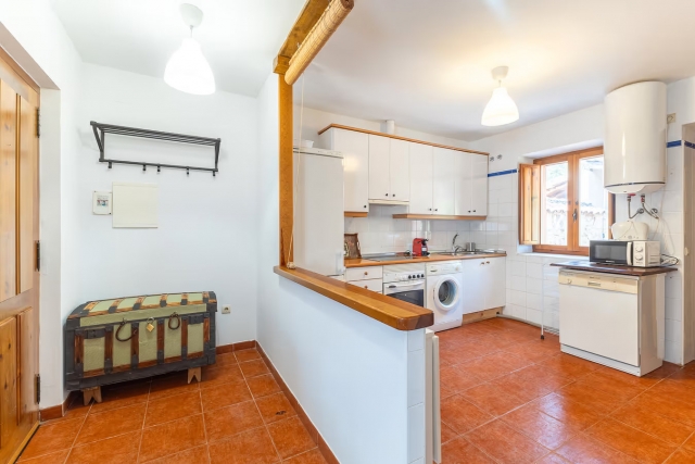 Cocina amplia con baul 