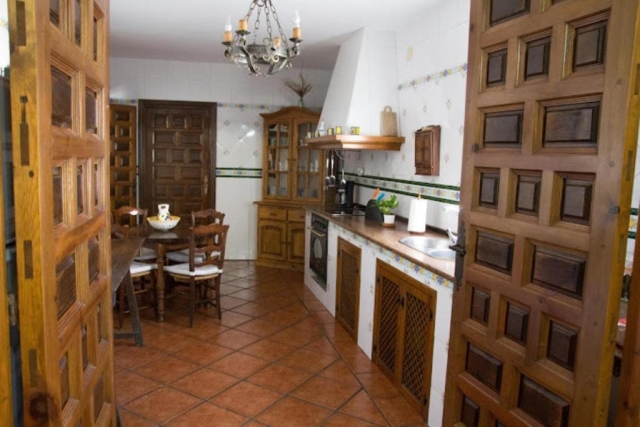 Cocina con mesa