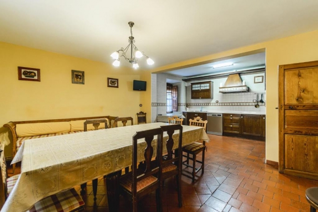 Comedor con cocina al lado