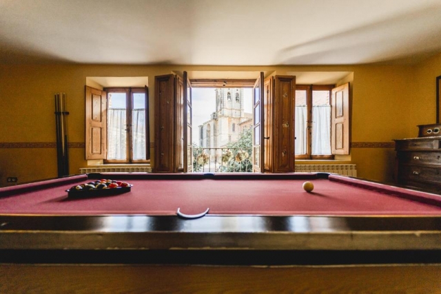 Sala de juegos con el billar
