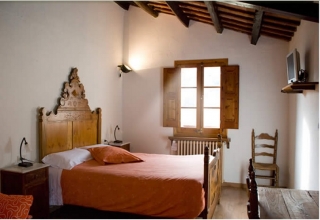 Cama con cabecero de el Safareig