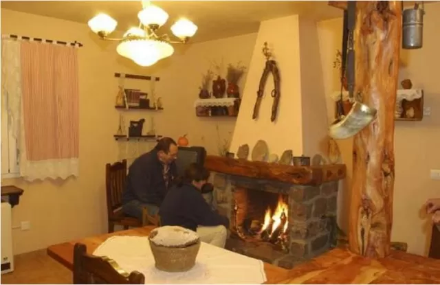Sala de estar con chimenea primera planta