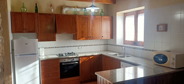 Cocina amplia con ventana