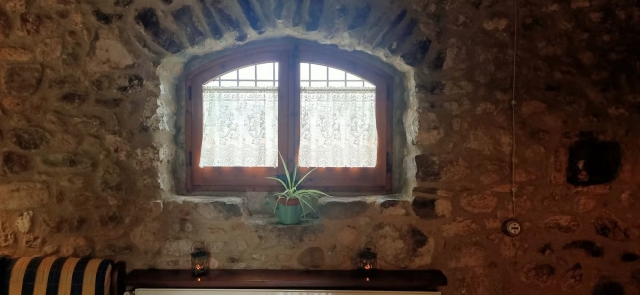 Sala de estar con ventana 
