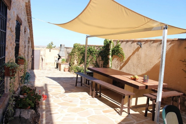 Amplio patio con barbacoa