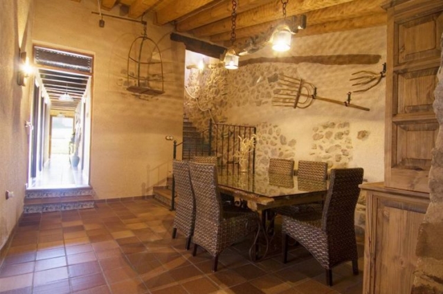 Comedor completo muy luminoso