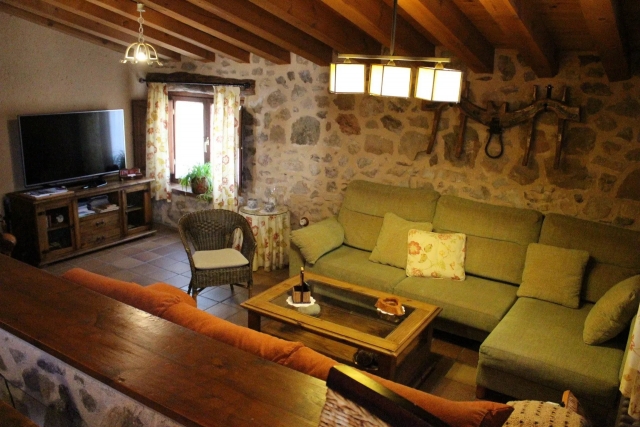 Sala amplia con sillones