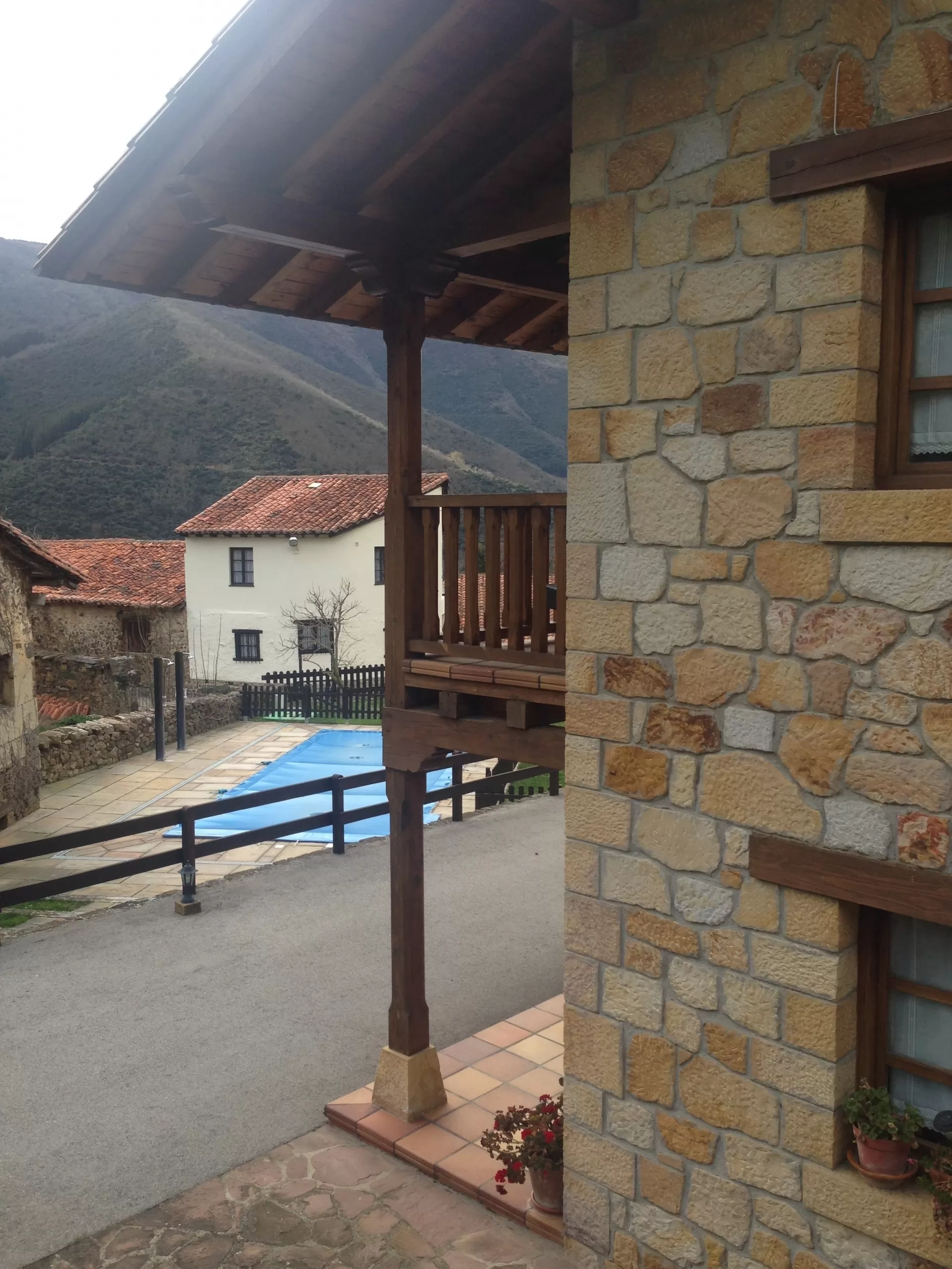 Izaskun en su estacia en Apartamentos Los Llares 1233_2