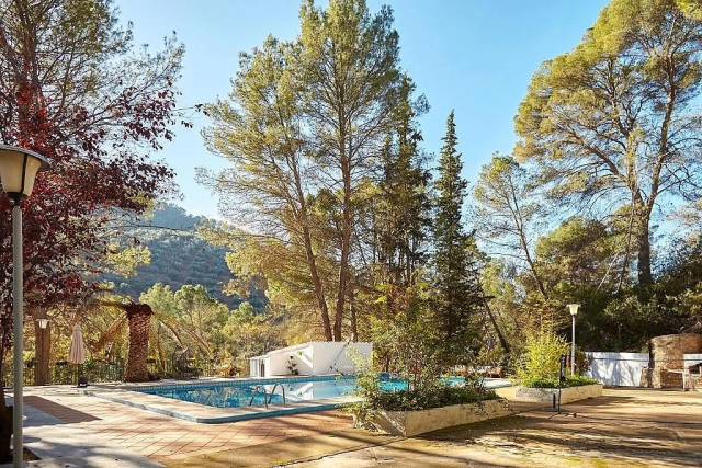 exterior con la piscina