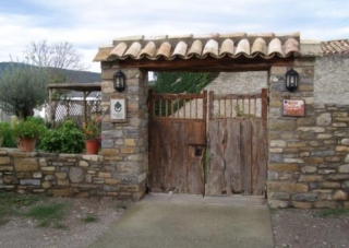 Puerta de entrada al alojamiento