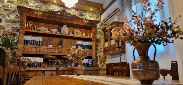 Sala de estar con mesa 