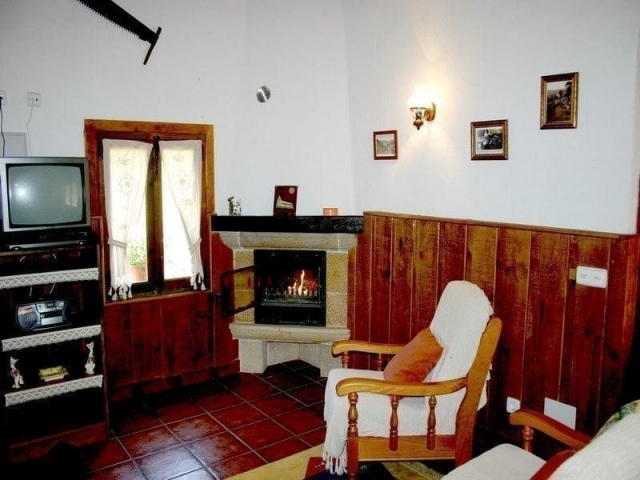Salon con chimenea
