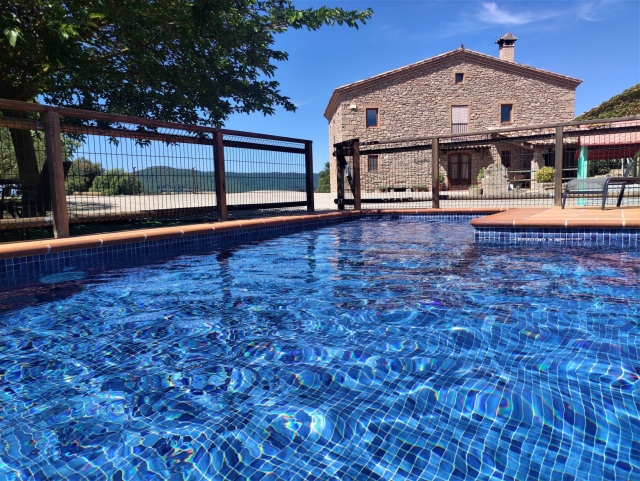 casa y piscina