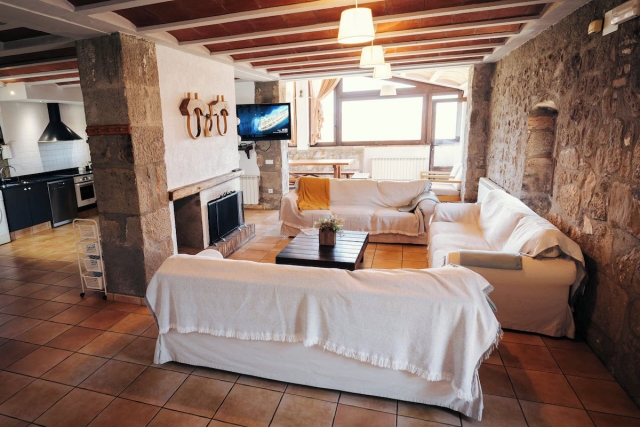 Sala amplia con cocina