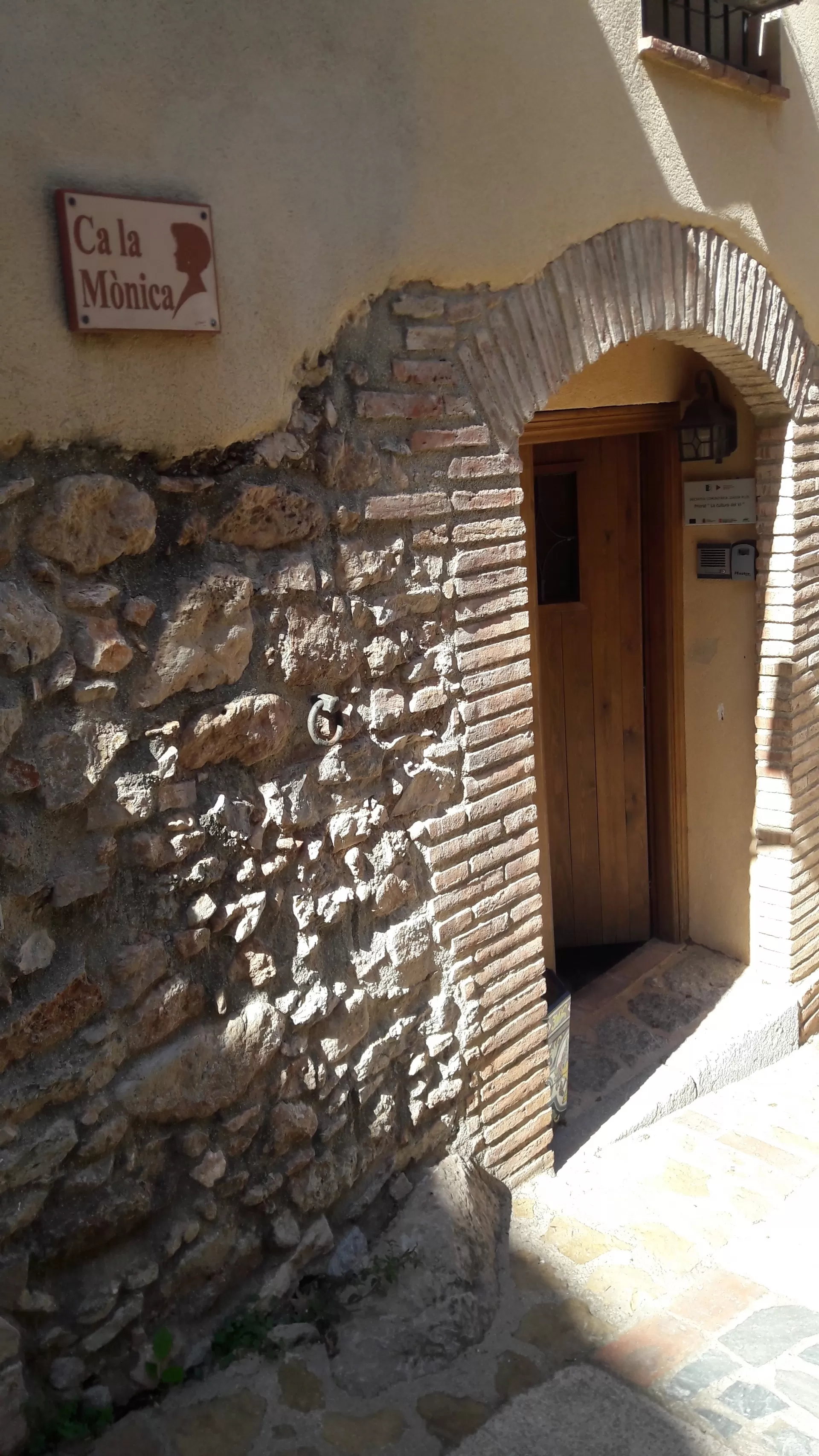 Cento Carbó Peris in your stay in Ca La Mònica 1604_1